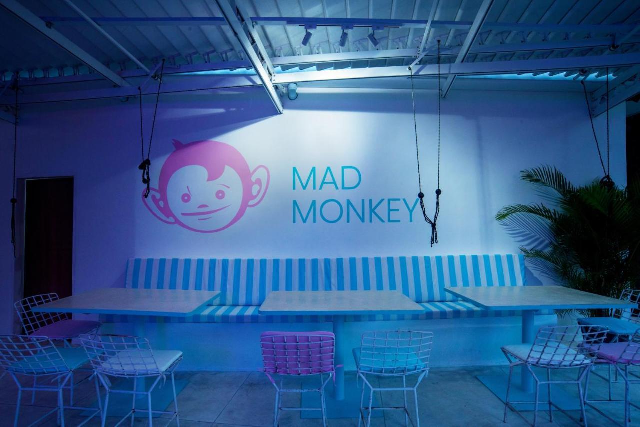 Хостел Mad Monkey Kuta  Екстер'єр фото