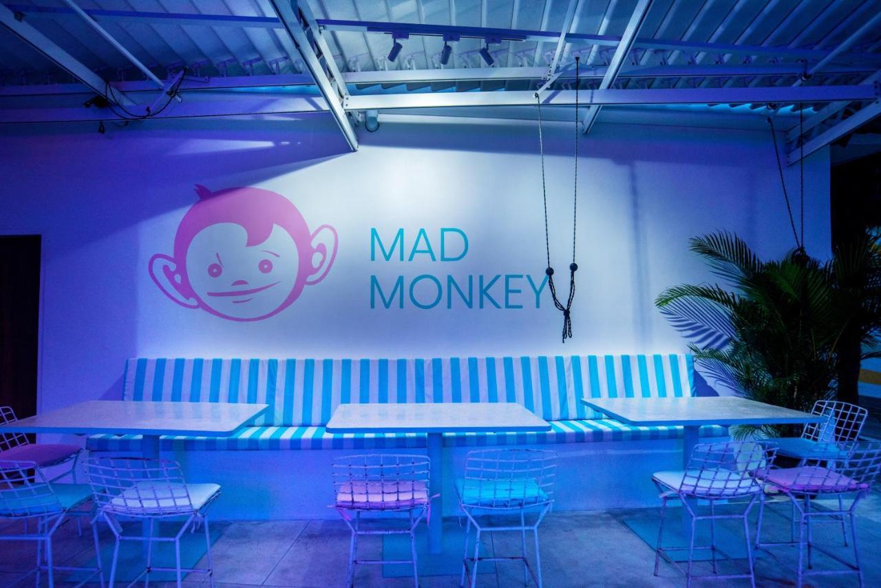 Хостел Mad Monkey Kuta  Екстер'єр фото