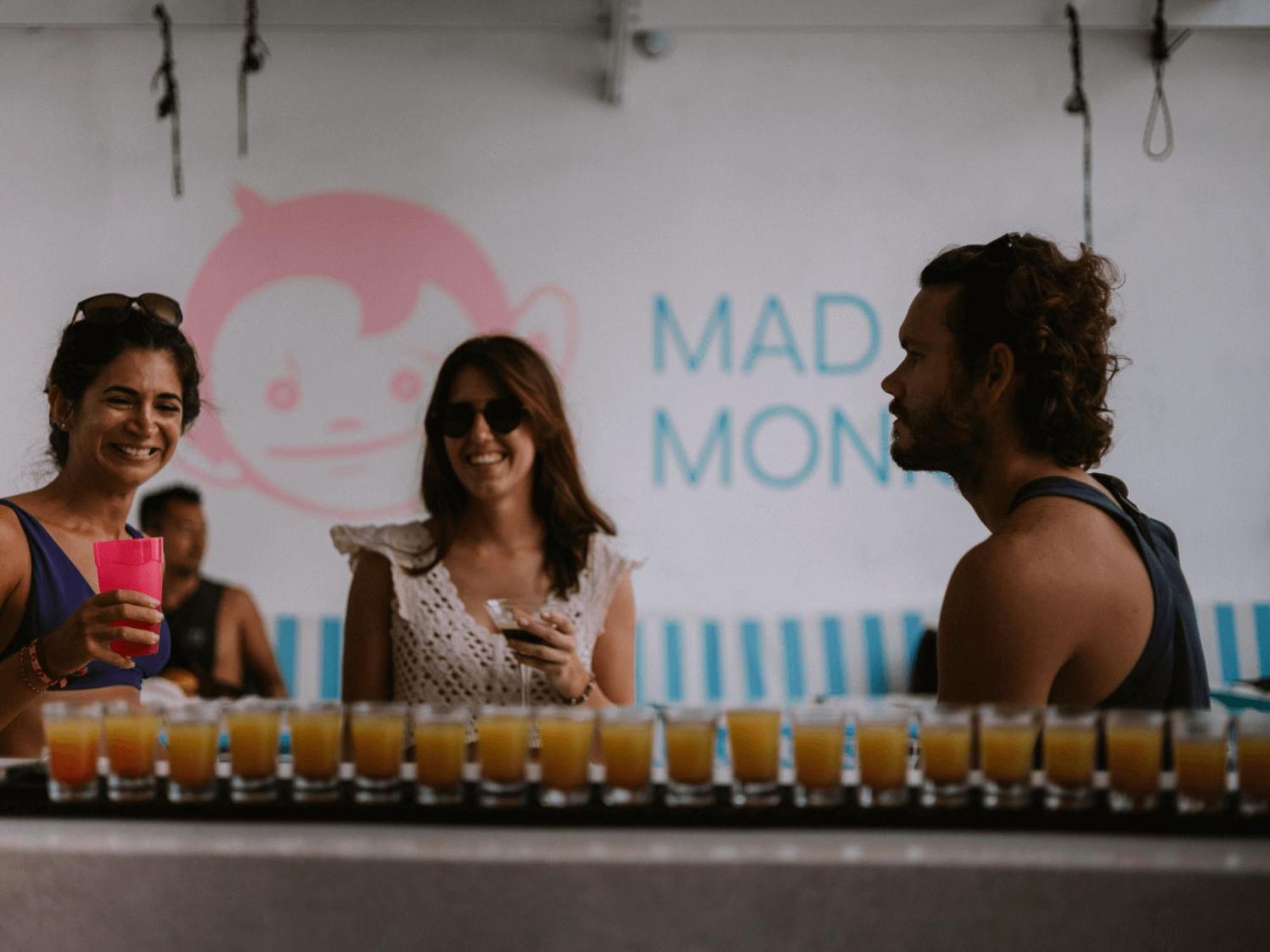 Хостел Mad Monkey Kuta  Екстер'єр фото