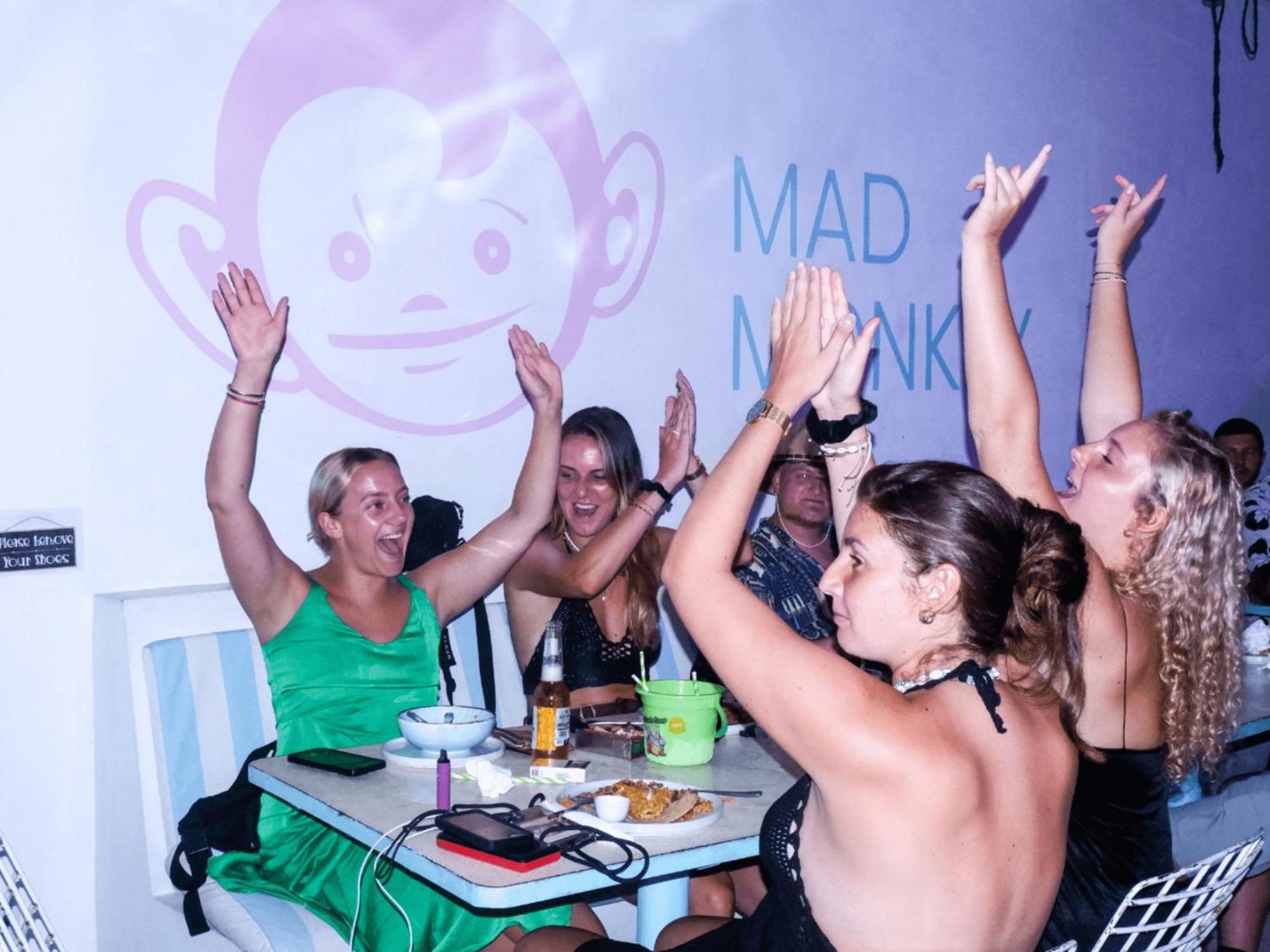 Хостел Mad Monkey Kuta  Екстер'єр фото
